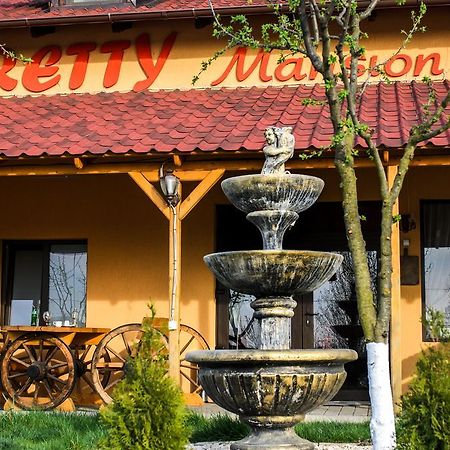 Отель Pretty Mansion Homorog Экстерьер фото